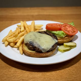 Kids Cheeseburger w/ Fries